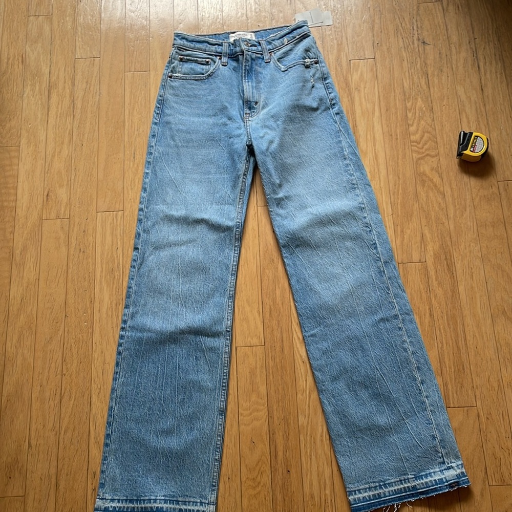 Abercrombie & Fitch High Rise 90s Relaxed Jean - Picture 8 of 14
